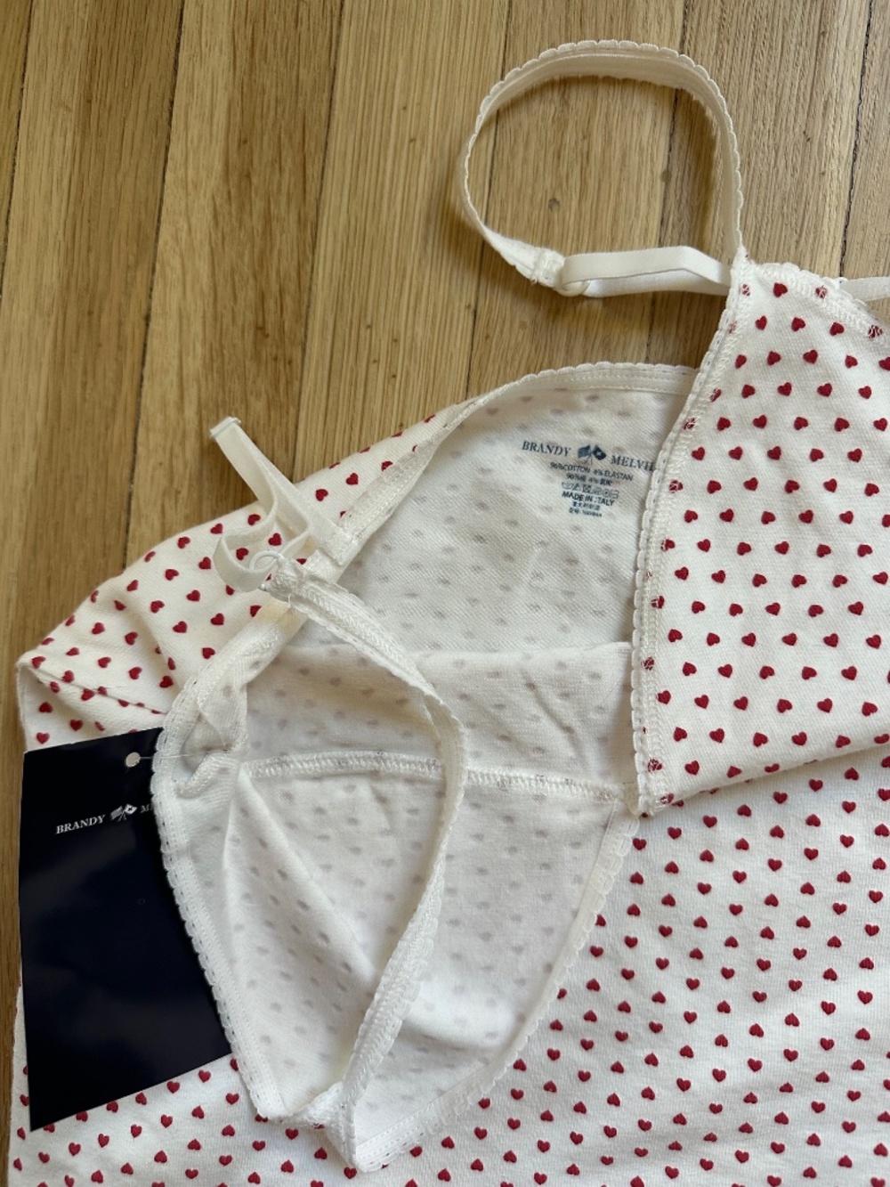 Brandy Melville V-neck heart tank - Picture 3 of 3